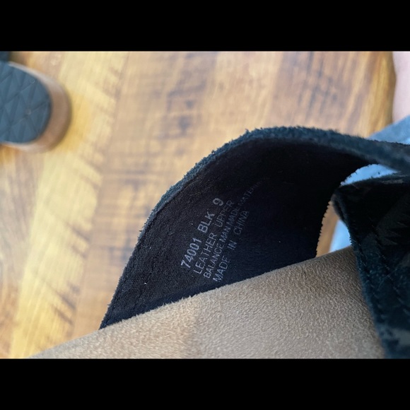 Minnetonka size 9 - Picture 2 of 5